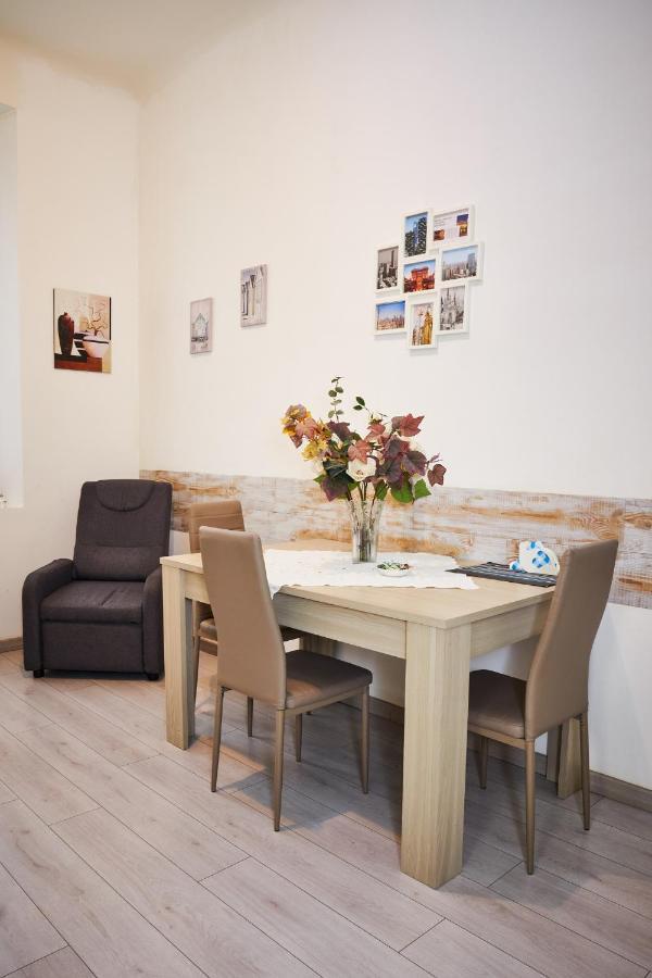 Picci'S Bilo Apartment Milan Bagian luar foto